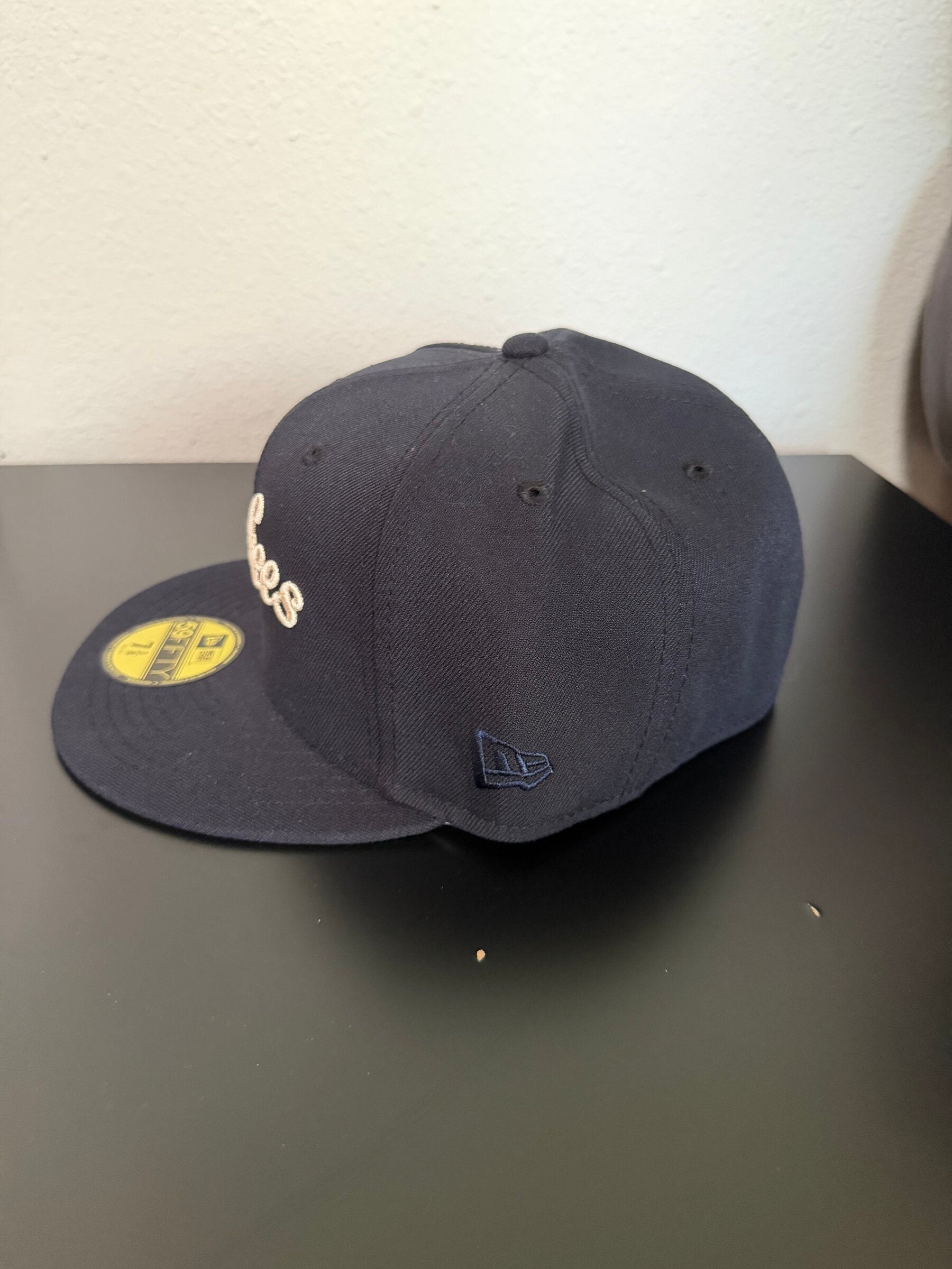 Left panel with navy tonal New Era flag