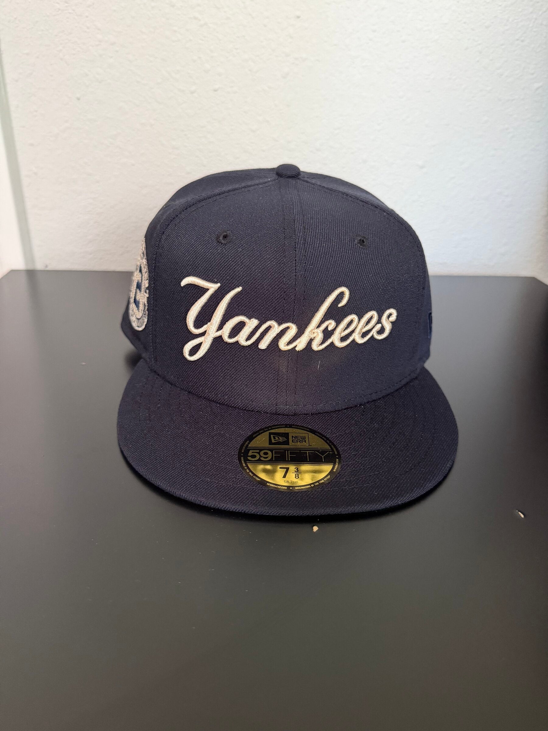 New York Yankees Derek Jeter Captain New Era 59FIFTY, navy crown with cream script, front