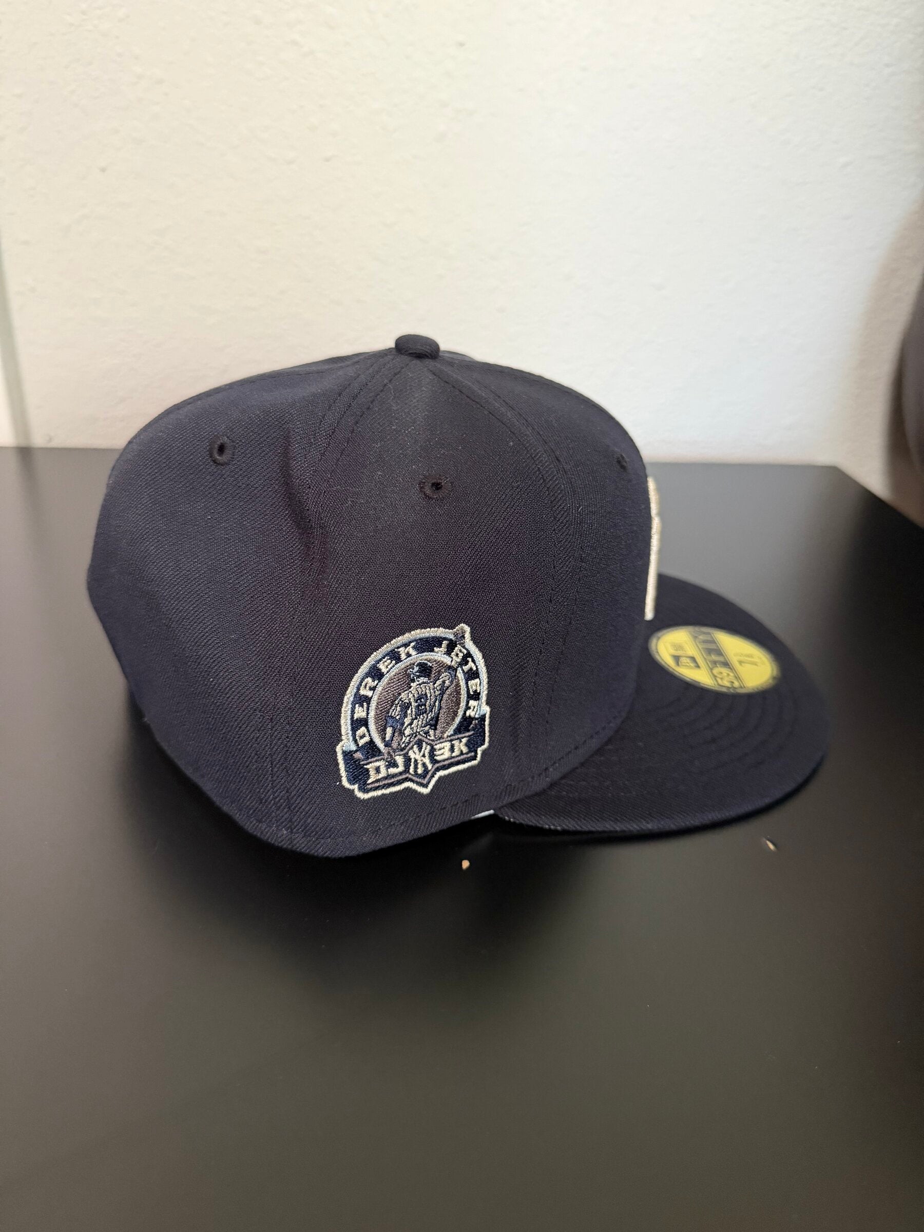 Derek Jeter DJ3K 3,000th hit side patch on the right panel