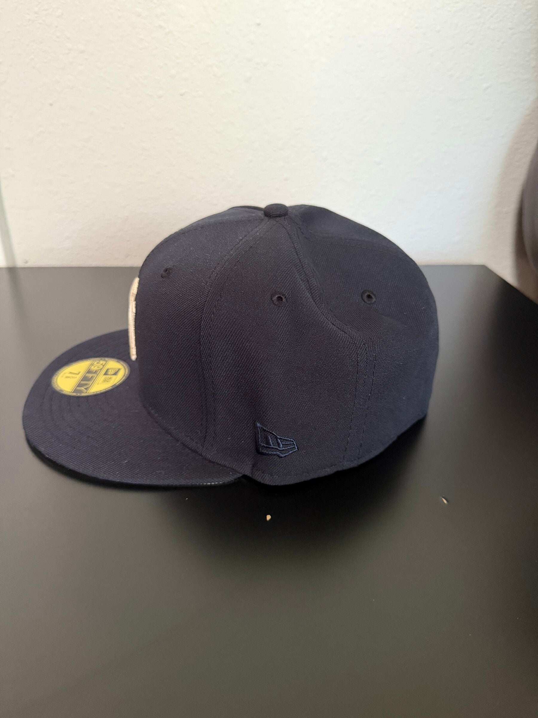 Left panel with navy tonal New Era flag